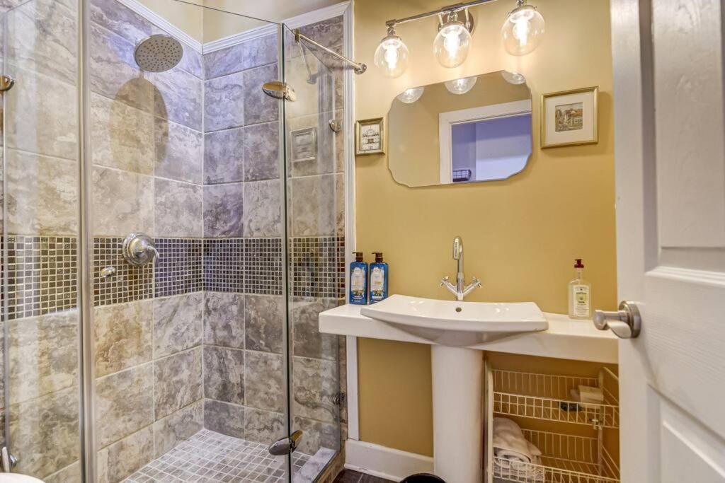 Lovely 2-Bedroom Unit In Спрингфийлд Екстериор снимка